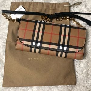 Burberry wallet on chain new